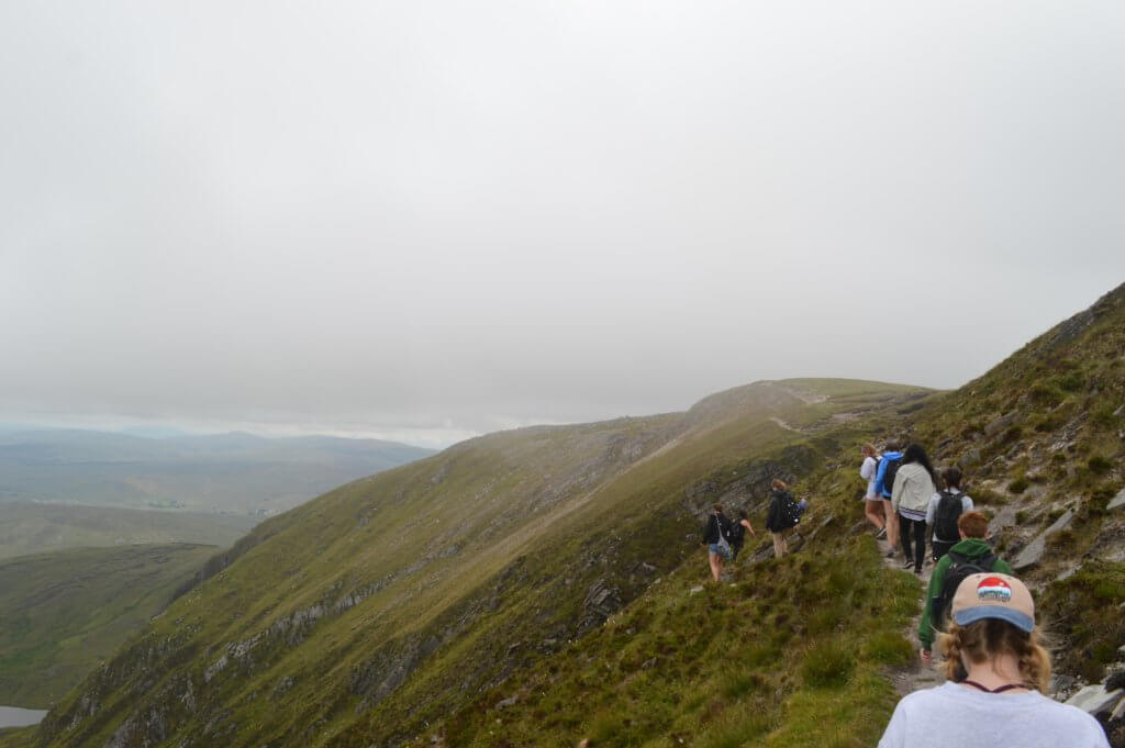 Dublin interns hiking the Cliff Ridge in the Slieve League Mountains. Photo (c) Leslie Reitz